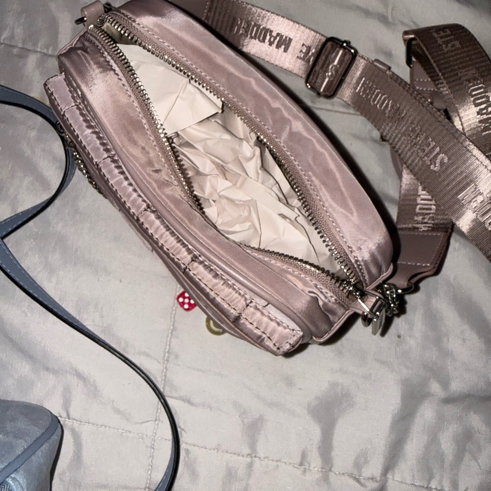 Steve Madden Tan/Beige Quilted Crossbody Bag - Picture 5 of 5